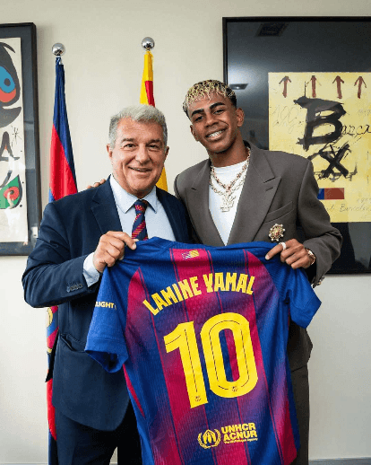 LAMINE YAMAL KUSALIA BARCA MPAKA 2031, APEWA JEZI YA HESHIMA