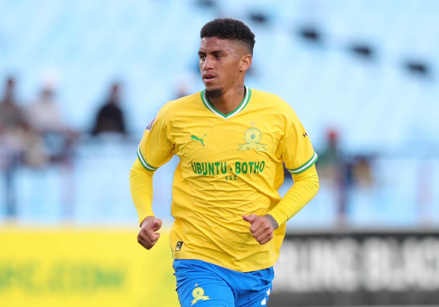 SIMBA KUMSHUSHA BEKI WA MAMELODI SUNDOWNS RUSHINE DE REUCK